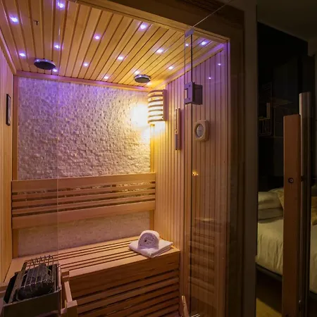 Romac Trinity - 3bdr With Sauna & Jacuzzi In Campo De Fiori Appartement *