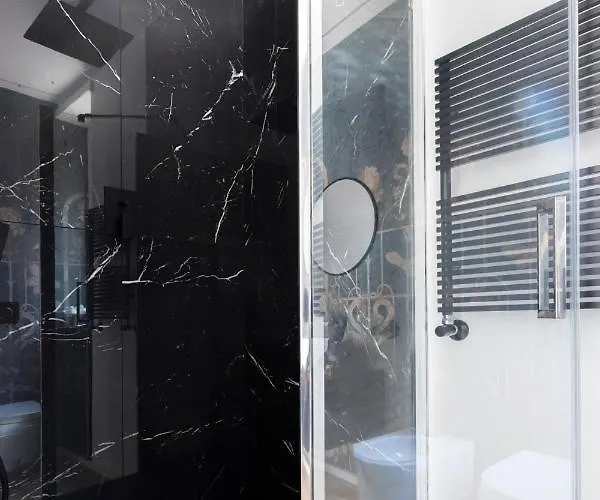 דירה Romac Trinity - 3bdr With Sauna & Jacuzzi In Campo De Fiori *